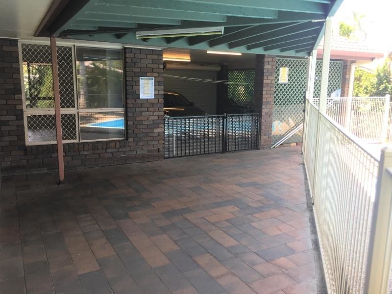 18 Hinton Street, Koongal QLD 4701